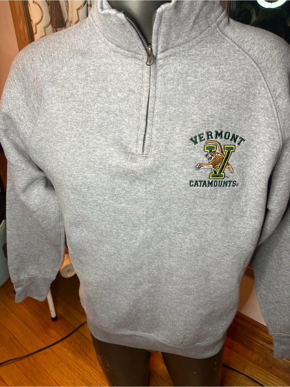 Ouray Vermont Catamounts 1/4 Zip Sweatshirt Size M Gray.  Ouray Vermont Catamoun